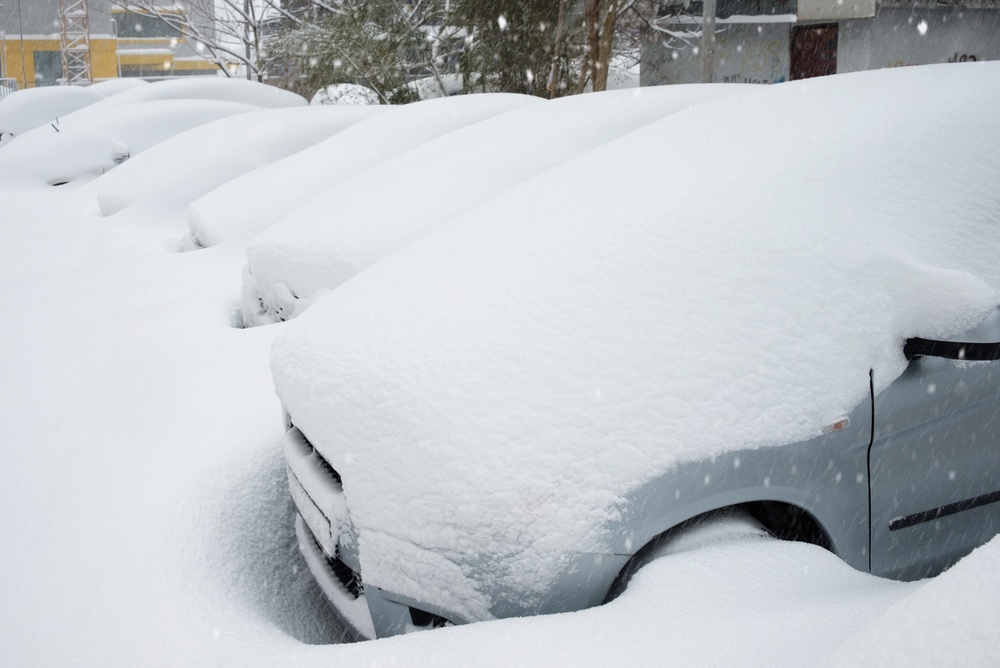 Middletown premises liability lawyers heavy snow covering parked cars after winter storm.